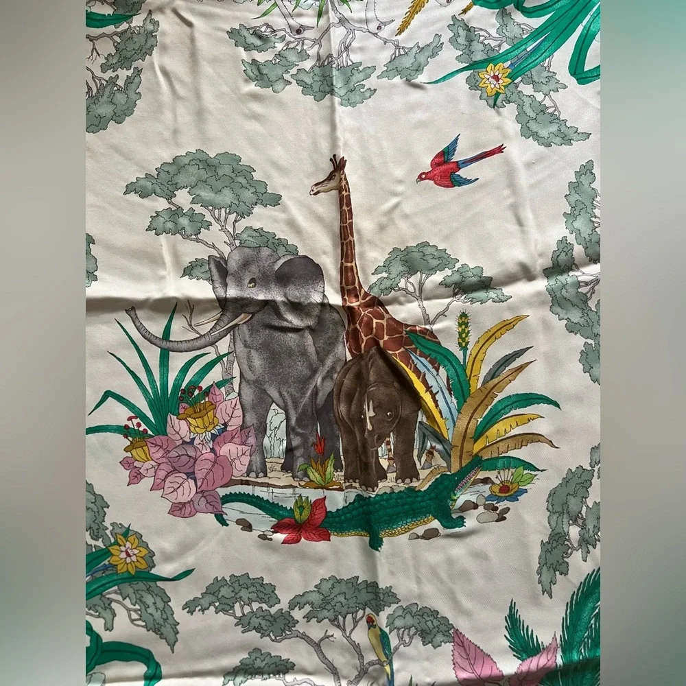 Gucci Safari Jungle Silk Scarf with - Giraffe. Leopard, Zebra, Lion, Panther - Picture 9 of 16